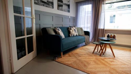 Amsterdam North Cama Y Desayuno | Houseboat apartment with water terrace, free bikes & fast wifi