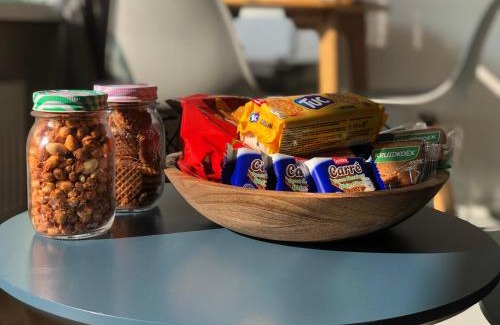 Amsterdam North Cama Y Desayuno | Houseboat apartment with water terrace, free bikes & fast wifi