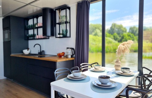Łazy Alquiler De Eote | Casa flotante en Lago Jamno con terraza