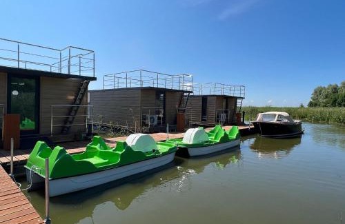 Łazy Alquiler De Eote | Houseboat by Lake Jamno with Rooftop Terrace