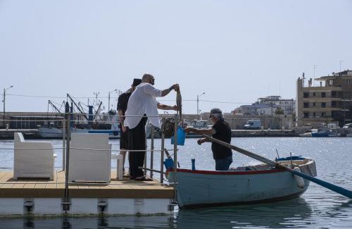 Bisceglie Alquiler De Eote | Houseboat Floatart Experience Bisceglie