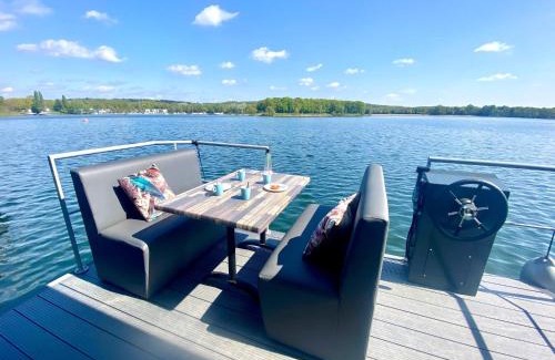 Middelaar Alquiler De Eote | Houseboat Mookerplas with a view, cleaning included