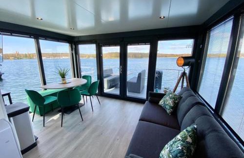 Middelaar Alquiler De Eote | Houseboat Mookerplas with a view, cleaning included