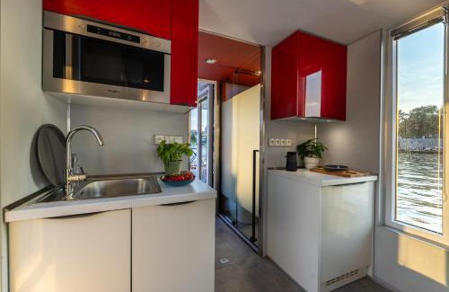 Smichov Alquiler De Eote | Houseboat Prague with Paddle Boat -Sail, Explore and Relax