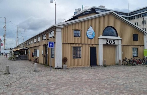 Centrum Alquiler De Eote | Houseboat Vega 2 in Gothenburg City.