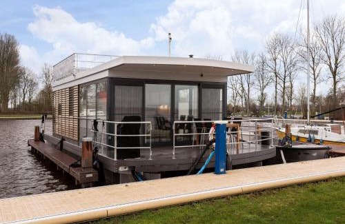 Offingawier Alquiler De Eote | Houseboat with Stunning Views, cleaning included