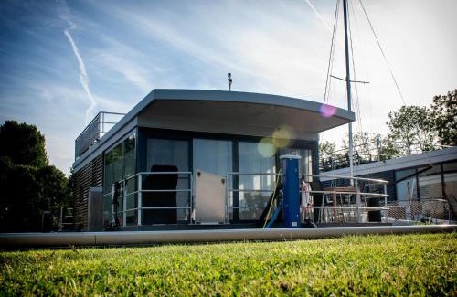 Offingawier Alquiler De Eote | Houseboat with Stunning Views, cleaning included