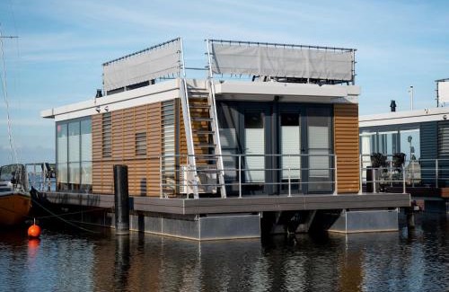 Offingawier Alquiler De Eote | Houseboat with Stunning Views, cleaning included