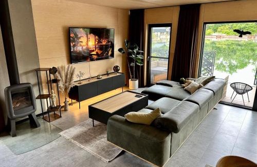Jarovce Casa | Houseboat with touch of luxury