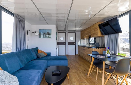 Uitgeest Alquiler De Eote | Houseboat with views from the roof terrace