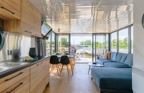 Uitgeest Alquiler De Eote | Houseboat with views from the roof terrace
