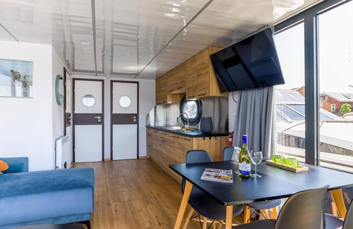 Uitgeest Alquiler De Eote | Houseboat with views from the roof terrace