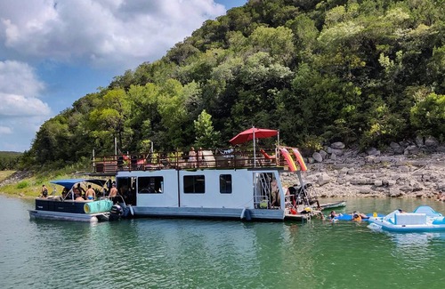 Lower Basin Lake Travis Alquiler De Eote | Houseboat-Yacht Nestled In A Lake Travis Cove