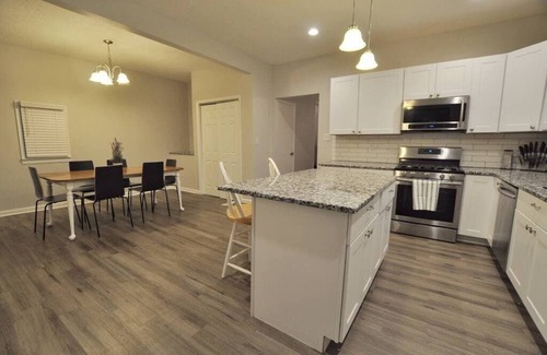 West Columbus Casa | Housepitality - Franklinton Manor - Spacious