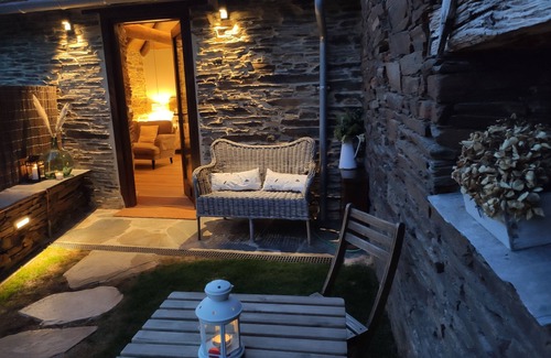 Samos Cabaña | Suite con jacuzzi y chimenea en Samos, Camino de Santiago