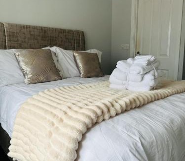 Corby Casa | HouseSleeps5-Parking-Garden-PrivateEntrance