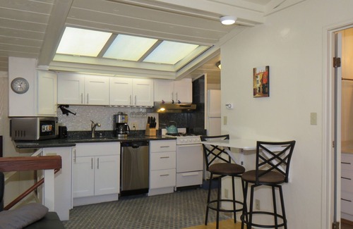 Mission District Casa | Carriage House w / Sunny Deck, Garaje, W / D