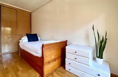 León Apartamento | Housingleon- Casa Oliva con Garaje