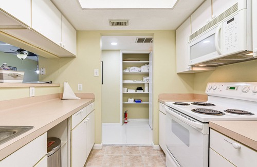 South Main Condominio | Houston Condo w/ Pool Access ~ 1 Mi to NRG Stadium