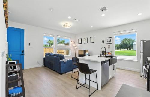 Southeast Houston Apartamento | Houston Cozy Retreat - 3BR 3BA - Downtown Views Duplex