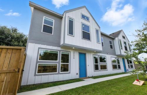 Southeast Houston Apartamento | Houston Cozy Retreat - 3BR 3BA - Downtown Views Duplex