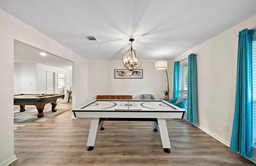 Ponderosa Forest Casa | Houston Getaway Yard Bbq Game Room Sleep 16