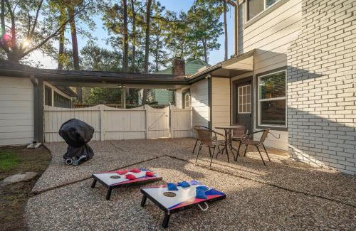 Ponderosa Forest Casa | Houston Getaway Yard Bbq Game Room Sleep 16