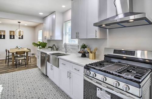 Spring Branch Central Casa | Houston Home w/ Yard - 3 Mi to CityCentre!