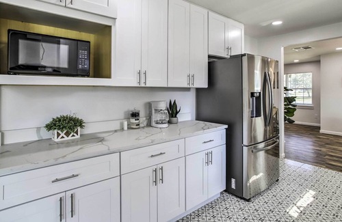 Spring Branch Central Casa | Houston Home w/ Yard - 3 Mi to CityCentre!