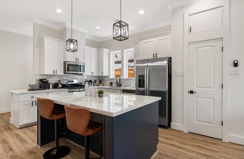 OST - South Union Casa | Houston's Very Best! Centrally Located Modern Home w/ Hot Tub - 5Beds/4Baths