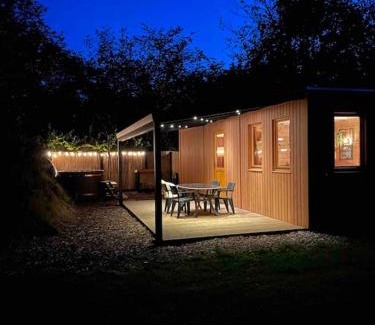 Vierakker Chalet De Esquí | Houten natuurhuisje met Hottub
