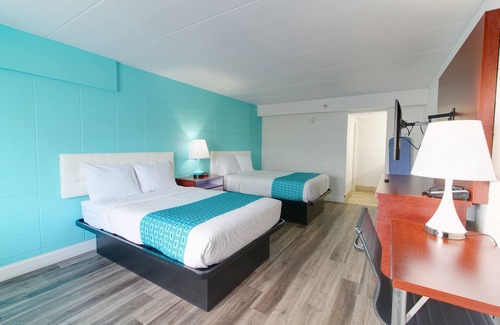 Northeast Virginia Beach Hotel | Howard Johnson by Wyndham Virginia Beach At The Beach