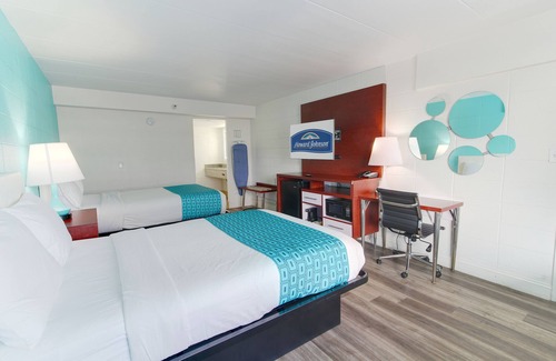Northeast Virginia Beach Hotel | Howard Johnson by Wyndham Virginia Beach At The Beach