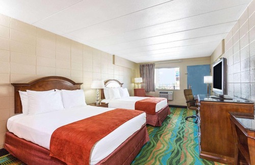 Northeast Virginia Beach Hotel | Howard Johnson by Wyndham Virginia Beach At The Beach