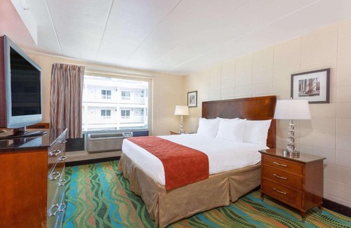 Northeast Virginia Beach Hotel | Howard Johnson by Wyndham Virginia Beach At The Beach