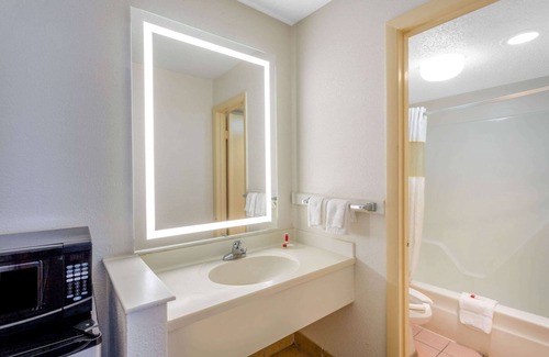 Northwest Hotel | Howard Johnson by Wyndham Virginia Beach