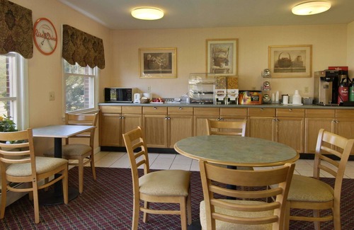 Williamstown Hotel | Howard Johnson by Wyndham Williamstown