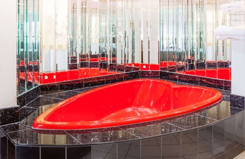 Niagara Falls Hotel | Howard Johnson by Wyndham Niagara Falls