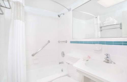 Atlantic City Hotel | Howard Johnson by Wyndham Atlantic City