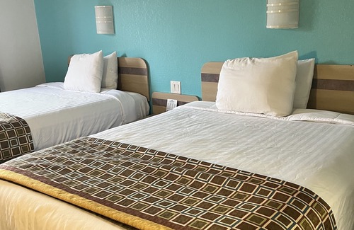 Clarksville Hotel | Howard Johnson by Wyndham Clarksville Tennessee