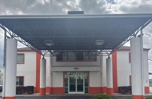 Clarksville Hotel | Howard Johnson by Wyndham Clarksville Tennessee