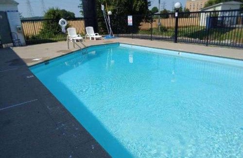Clarksville Hotel | Howard Johnson by Wyndham Clarksville Tennessee