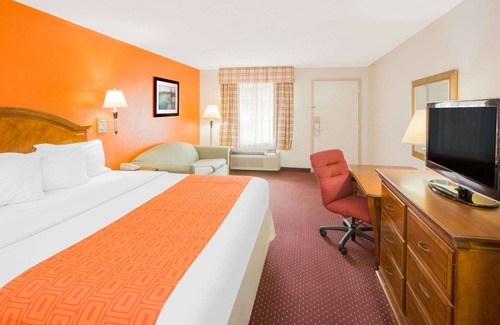 Dothan Hotel | Howard Johnson by Wyndham Dothan