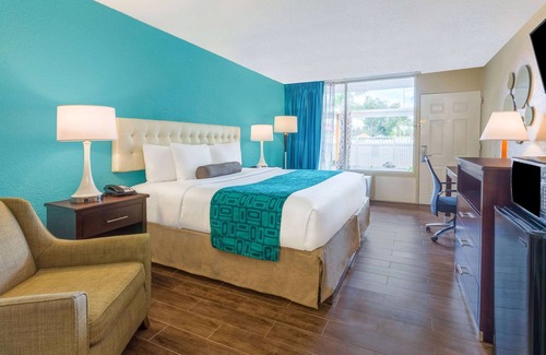 Lakeland Hotel | Howard Johnson by Wyndham Lakeland