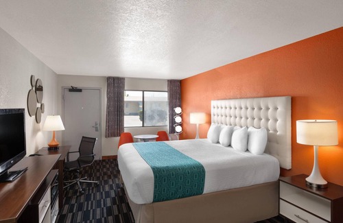 Ceres Hotel | Howard Johnson by Wyndham Modesto Ceres