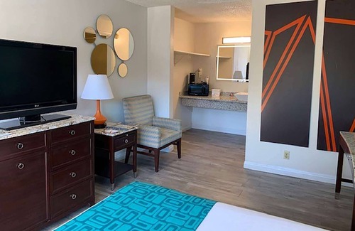 Downtown Reno Hotel | Howard Johnson by Wyndham Reno Downtown