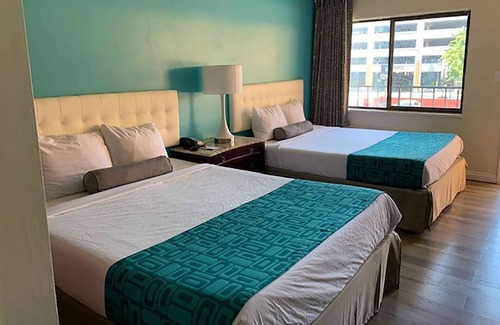 Downtown Reno Hotel | Howard Johnson by Wyndham Reno Downtown