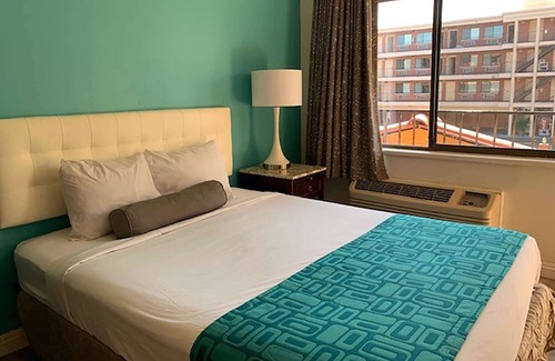 Downtown Reno Hotel | Howard Johnson by Wyndham Reno Downtown