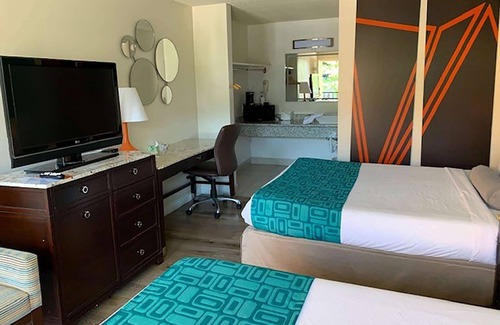 Downtown Reno Hotel | Howard Johnson by Wyndham Reno Downtown