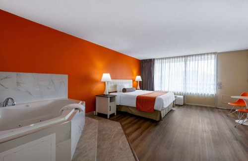 Salem Hotel | Howard Johnson Hotel & Conference Center by Wyndham Salem